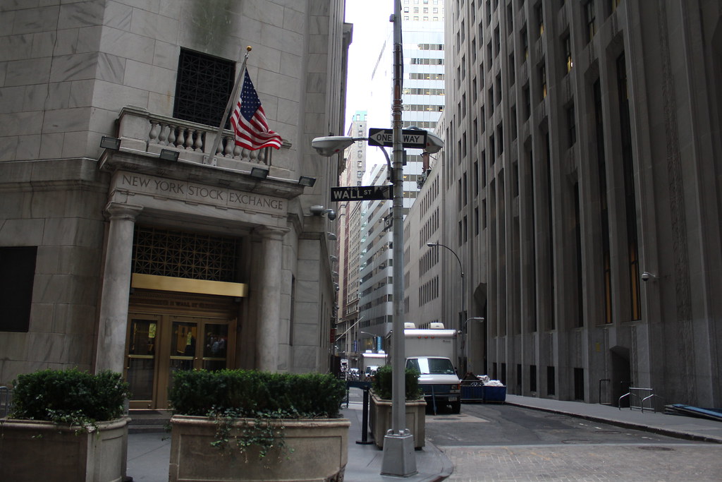 US stocks reach records even as the Middle East rattles global supply chains