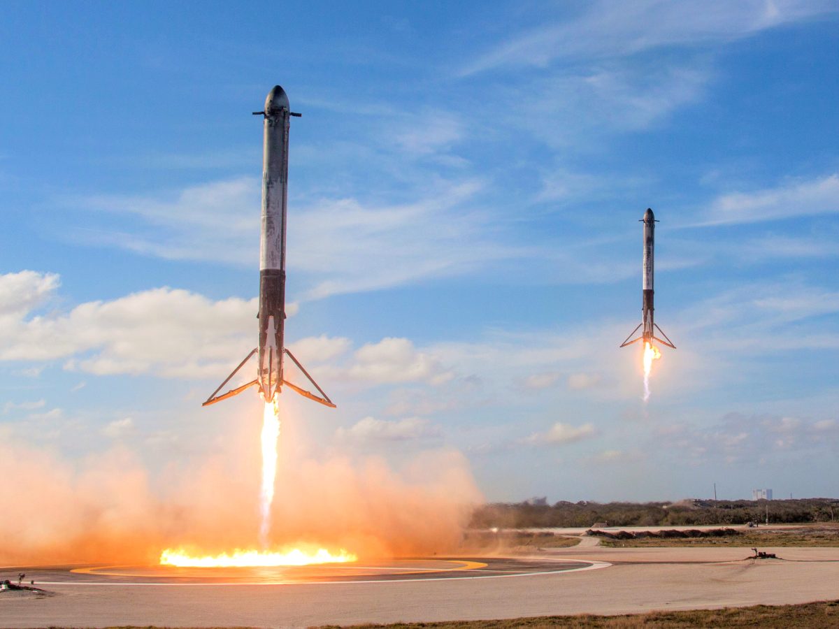 SpaceX Falcon Heavy side boosters landing at Cape Canaveral