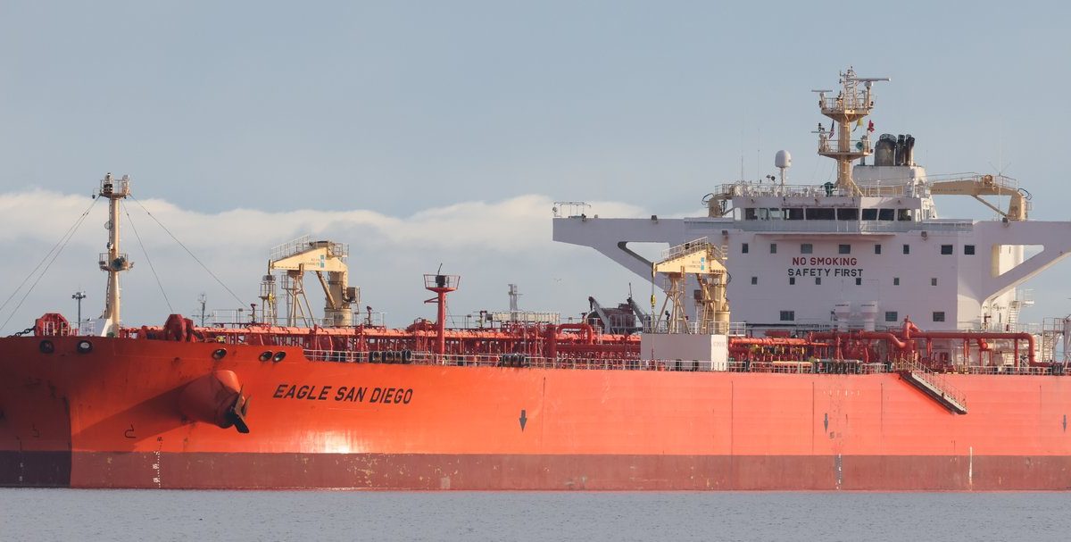 Crude oil tanker Eagle San Diego at sea