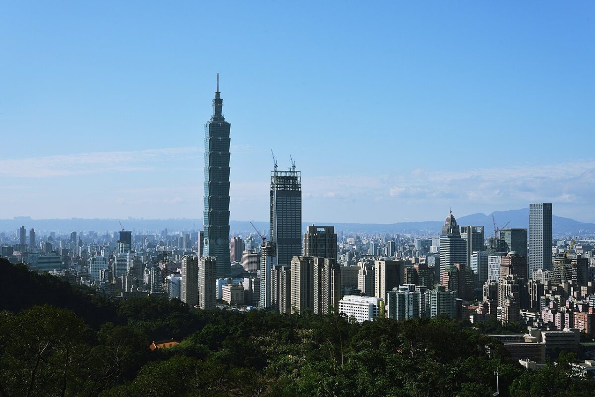 Taipei city skyline view with Taipei 101 tower, Taiwan
